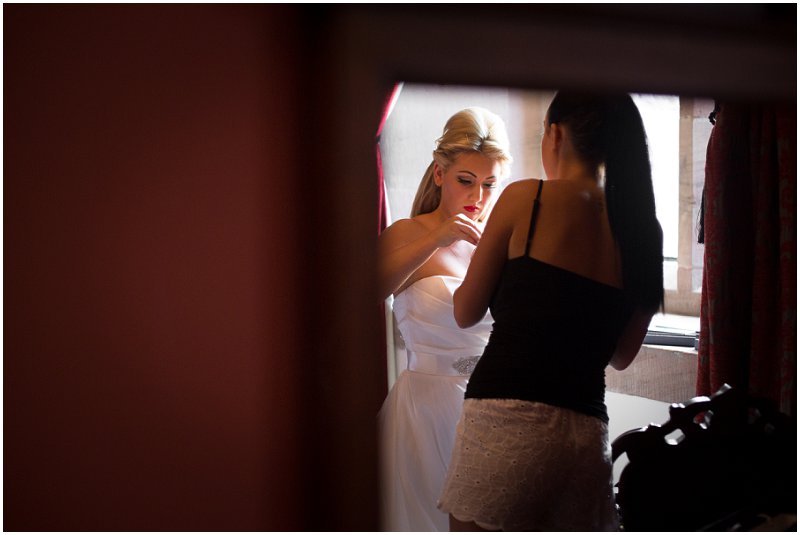 Getting ready at Peckforton Castle Cheshire | Karli Harrison Photography